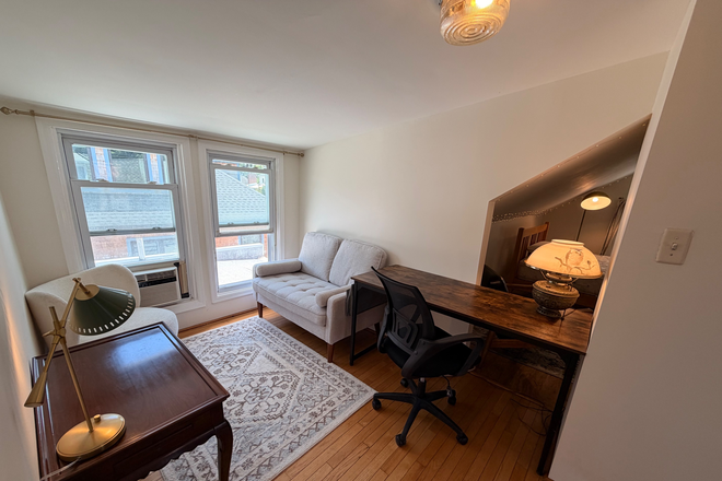 Your private living room - Private suite in a shared home-Linden Ln-Princeton