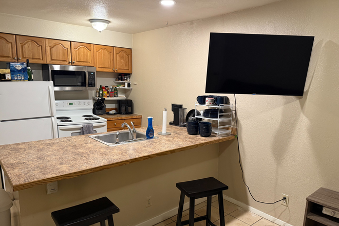 shared kitchen - fully stocked - 1 BDRM Sublet on College Ave starting Dec 15 Apartments