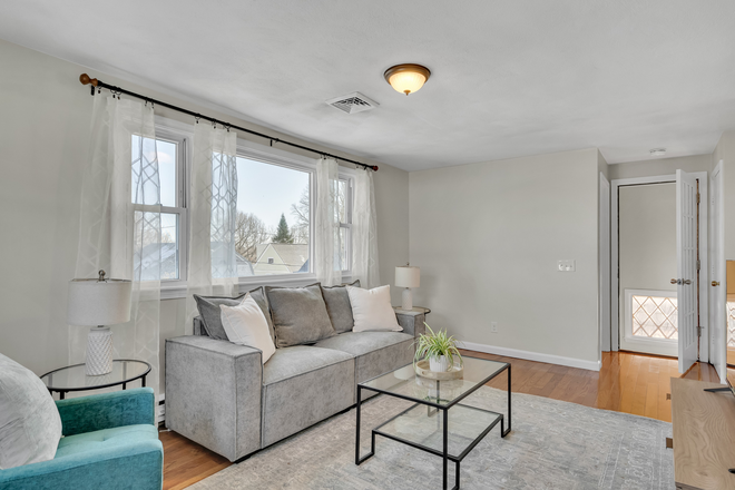 ... - FURNISHED HUGE 4 BEDS/ 2 BATH / OAK SQUARE Apartments