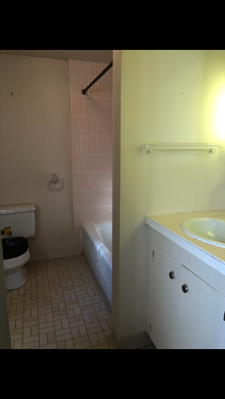 Share a bathroom with one male - Furnished room in home-Cherry Hill Rd-Princeton