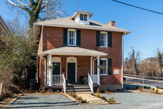 Front - "The Yippie House"-7 Bedroom (9 Beds/Sleeps 9) Fully Furnished & Remodeled - Just Steps from UVA and