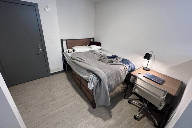 Bedroom - Summer Private Single Room + Bathroom (Lightview Apartments)