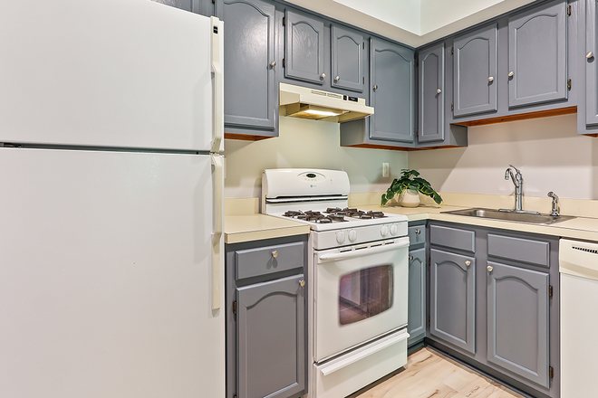 Kitchen - 2BR condo-Trinity Ct-Princeton