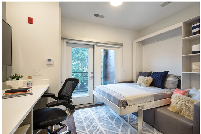 Desk - Oliv Apartments Close to Campus