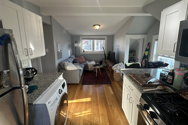 Living - Sunny 2 Bed 1 Bath with Laundry in unit