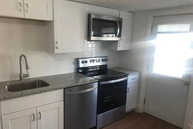 Kitchen - 2 Bedroom Near Campus W/ In-Unit Laundry! Apartments