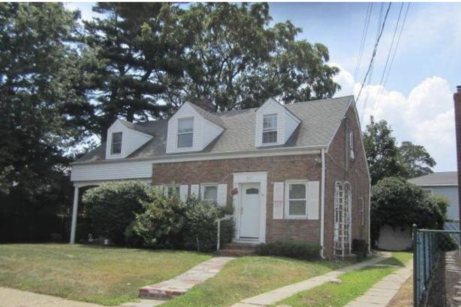 More parking - Hamilton House - few short blocks to Hofstra- NEW OWNERS---LOCATION ,LOCATION , LOCATION!!