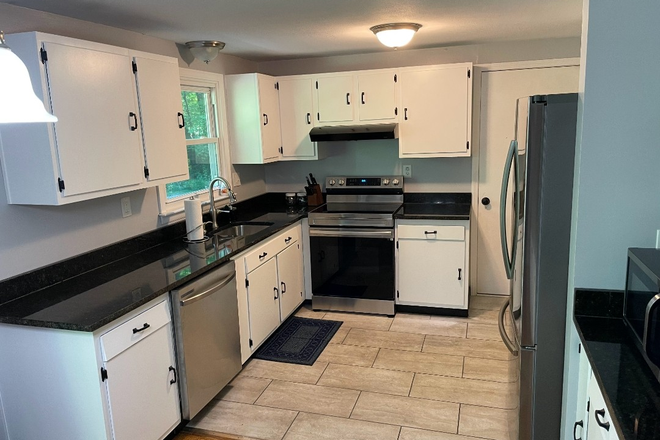 Kitchen - Spacious 3-Bedroom 5 Minutes from UConn - Available June 2026