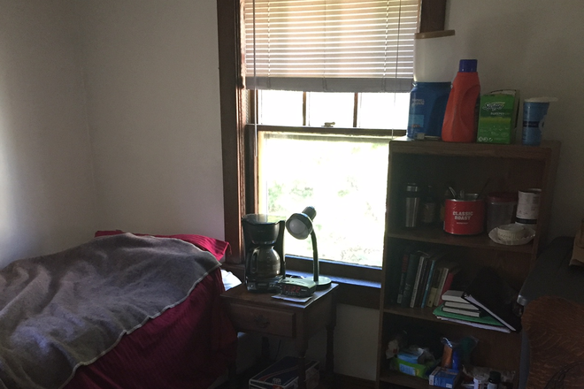 Bedroom - Furnished room for male-Jefferson Rd-Princeton House