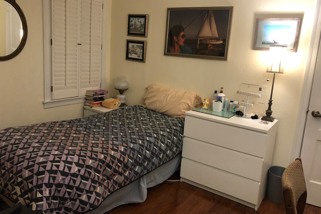 Bedroom - Furnished Room--$845 Near Emory Shuttle- Great Location for International Student w/o Car