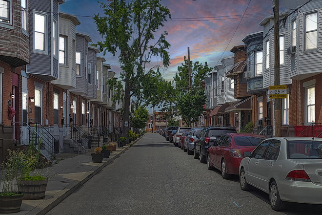 2005 Mercy Townhome with three bedrooms and yard - South Philly 3 bedroom Town Home