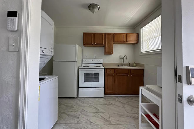 Kitchen - 2-bedroom, 1-bath home just blocks from ODU.