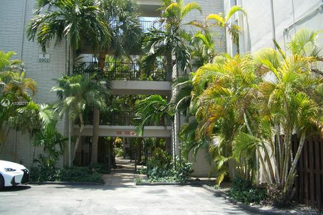 building - 2 BEDROOM Apartment in Gated Dadeland Grove, Security Guards near UM