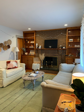 Upstairs living room - Gorgeous Home, minutes from LU, either all Ladies or all Gents. God bless!!