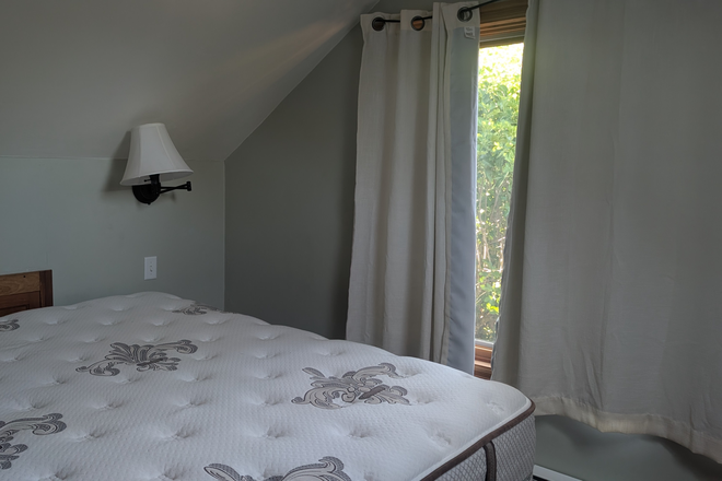 upstairs bedroom 2 - lovely 3BR/2BR for rent House
