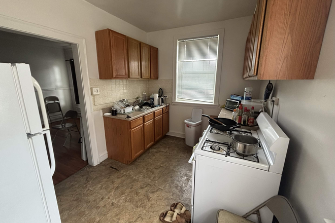 Kitchen - SUMMER SUBLET, Cheap Apartments