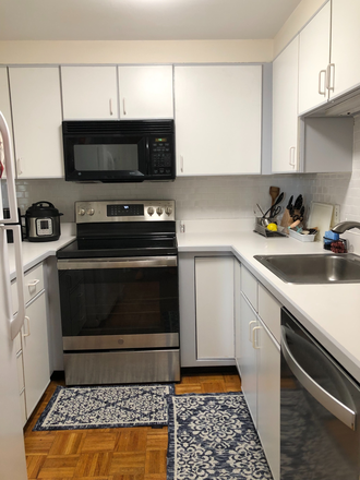 Kitchen - Apt walking dist to MIT, next to 2 libraries, blue bike, star market, bus ride to Harvard