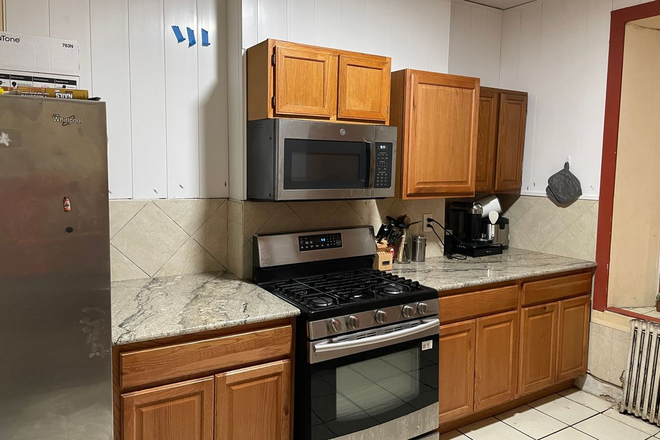 living - SPACIOUS 4 BED/2 BED ON PARKER!! 9/1/25!!! Apartments