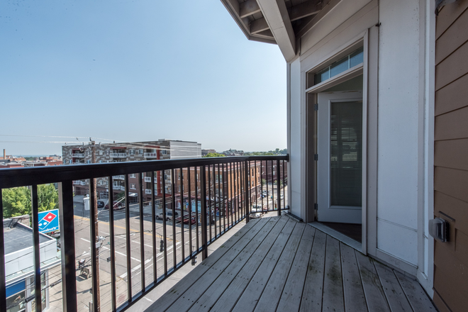 Balcony - Views on Vine Apartments