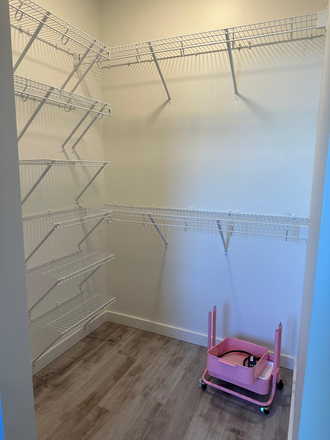 Walk in closet - HUB Blacksburg 4x4 A apartment, room D