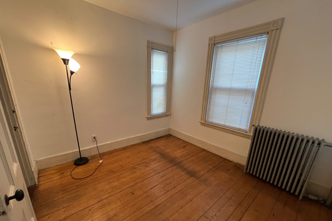 Bedroom - Single Family House - No Broker’s Fee - 6 Bed/2 Full Baths!  Adjacent to Campus