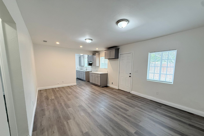 Dining Room - Newly Remodeled 4-Bedroom Unit – All Bills Included – Near UC Riverside!
