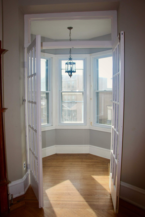 Private turret - Large, sunny room in shared home