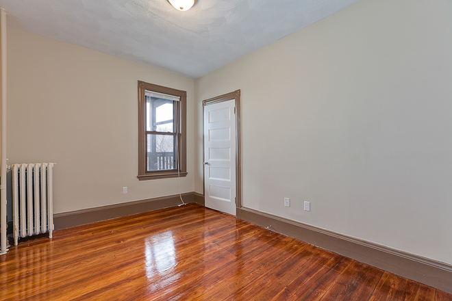 1 - SEPT 2026 – Renovated East Boston 5 Bed / 2 Bath with Deck, Student OK! No Broker Fees!