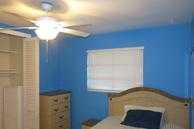 Bedroom with large floor to ceiling closet space - Bedroom $1200/mo includes utilities, Wi-Fi, Onsite parking & Washer/Dryer. Safe neighborhood.