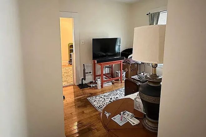 Living Room - Sunlit apartment in beautiful neighborhood, pets welcome!