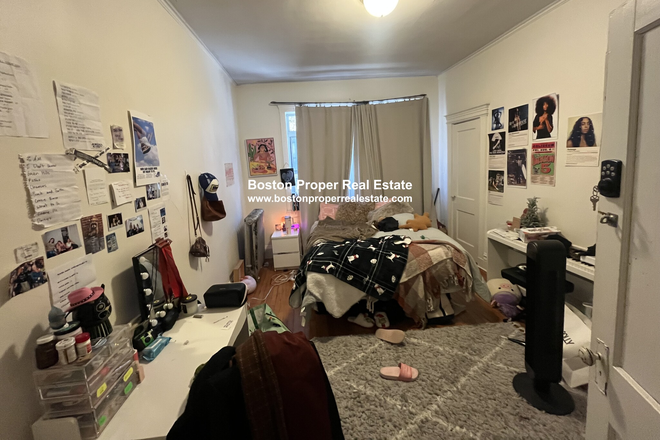 a - BIG ENOUGH FOR 4 PEOPLE!!! NO FEE Apartments