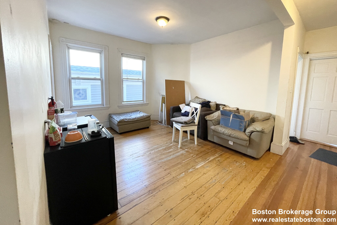 living room - Large 4 Bedroom in Mission Hill! Stainless steel appliances and in-unit Laundry Apartments