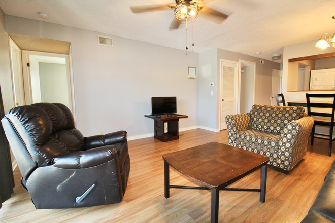 Living area - 4 bedroom/2 bathroom condo Pre-leasing Now for the 2025/2026 school year- 1380H Hunters Rd