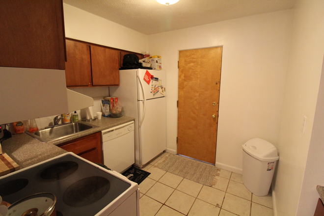 3 - Conveniently located apartment next to Harvard Square.