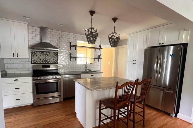 Kitchen - Nicely renovated Home, Great Location, 1.5 Blocks to Bookstore, 3.5 to Rec/Stadium, Quiet