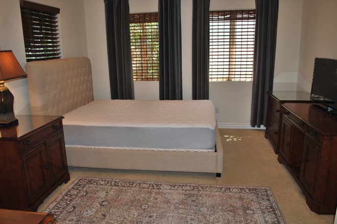 Queen bed, dresser,  flat screen tv - Furnished  Room     Utilities/Internet Included