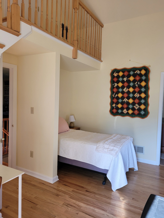 Room - Furnished room w/private bath for PU affiliate-Franklin Ave-Princeton House