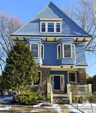 Blue Victorian - Stunning , Serene , Fully Furnished,  Non-Smoking Oasis! 10 minutes to Harvard.