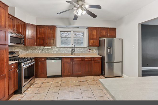 Kitchen - SAFE NEIGHBORHOOD, GREAT NEIGHBORS House