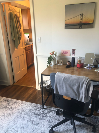 Medium bedroom downstairs - Walk to UMD - 4 BR TH - $800 per student(Utilities Included)