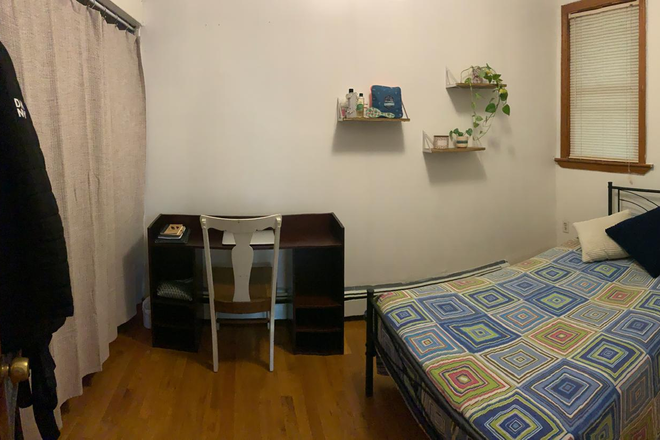Bedroom - Room for rent for 3-6 months in a 2-bed 1 bathroom apartment