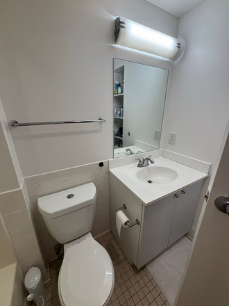 Bathroom - Summer studio in Harvard Housing with A/C (5 Cowperthwaite, Harvard Sq) Apartments