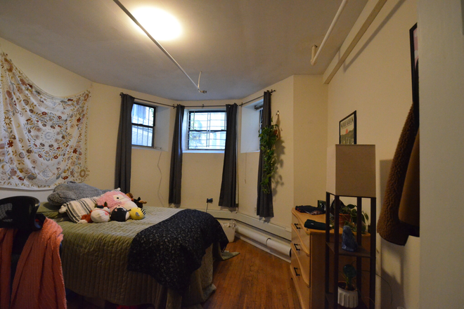 Basement 3 Bedroom at 103 Hemenway St. - NO Broker's Fee!!  -  Avail 9/1 - Modern 3 BED on Basement at Hemenway St. Apartments