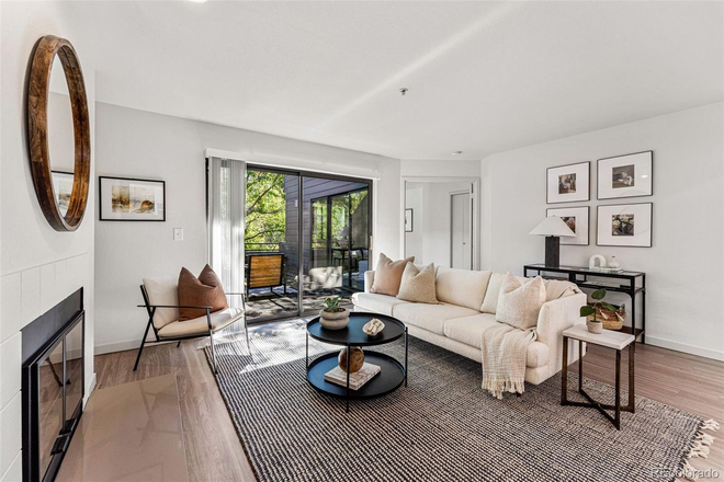 Living Room - 824 Walnut Street Unit E