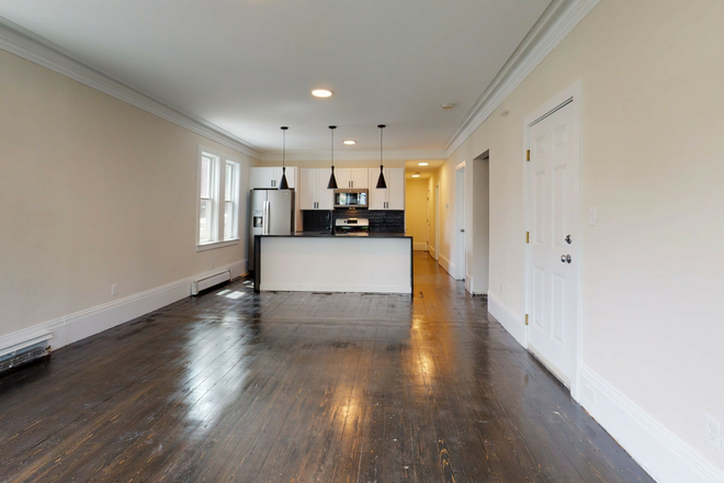 kitchen/dining/living space - *NO BROKER FEE* Stunning and generously sized 5 bed, 2 bath in Mission Hill Apartments