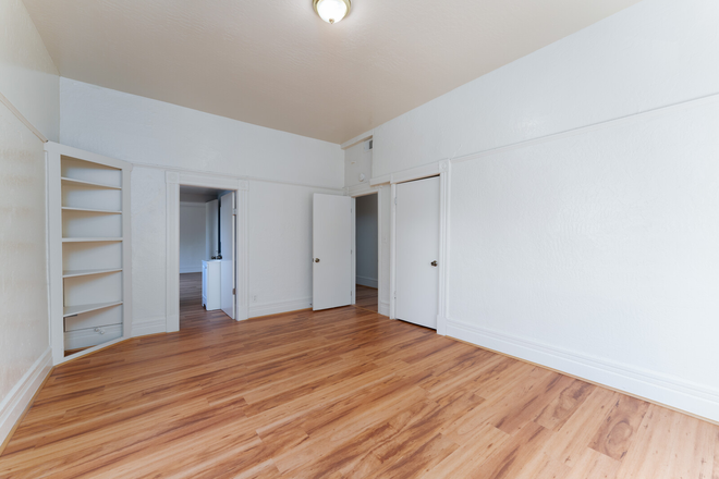 12'6" = 17'2" room w/ closet - Private Room w/ semi-pvt Bathroom, All Util. inc. in Penthouse Apt