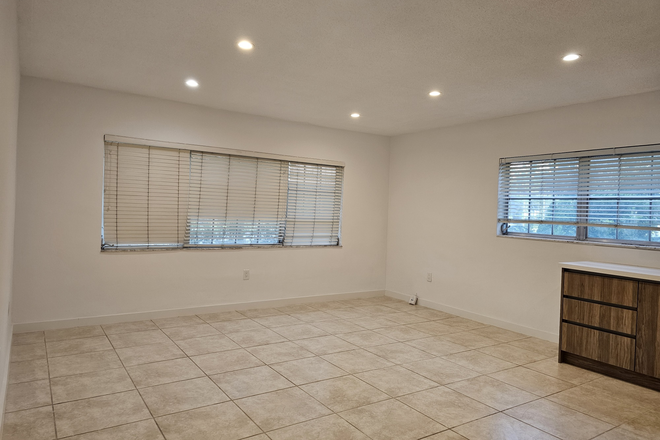 Living - FULLY REMODELED 4 BED / 3 BATH; Walk to Campus Duplex