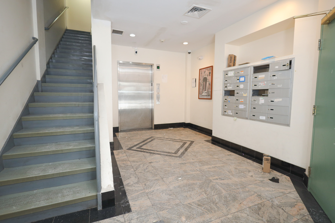 LIVING - LOCATION!!! 2 BED SPLIT (3 BED NO LIVING ROOM) ON WESTLAND AVAIL 9/1/25! Apartments
