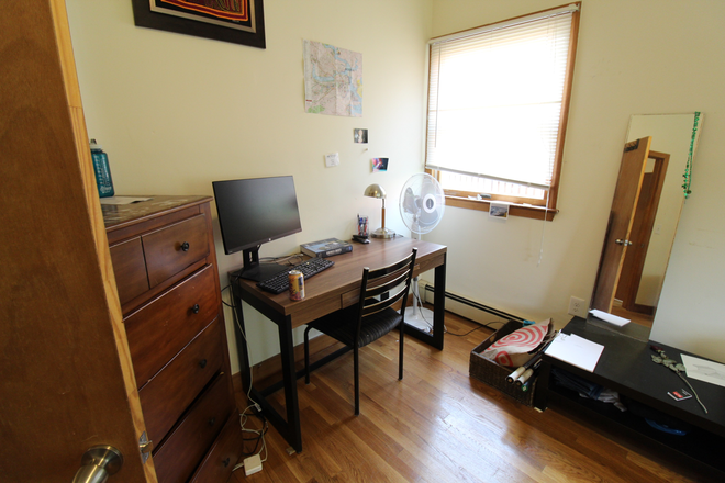 1 - Spacious apartment 4 blocks to the Central T.