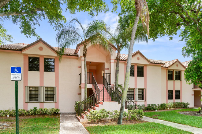 Front View - Windwood Partially Furnished Lakeview 3 Bedroom Internet and Water Included
